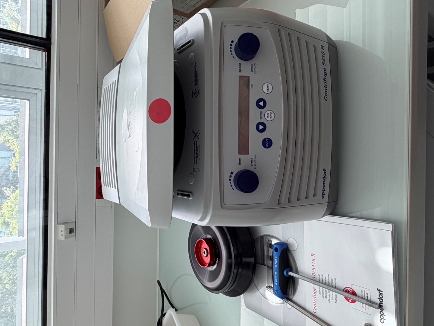 EPPENDORF CENTRIFUGE 5418 R - Refrigerated Microcentrifuge